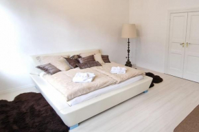 Luna City-Apartment 80qm 2 Zimmer 2 Bäder 20km Messe Airport